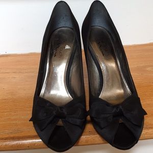 Nina Black satin peeptoe bow front 3.75” heels